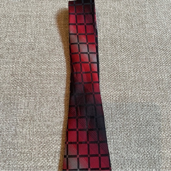 Conte di Milano Red Grey Black Square Pattern 100% Silk Men’s Geometric Tie - Picture 7 of 9
